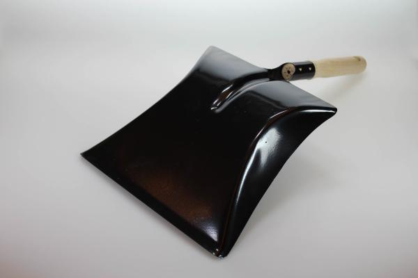 Kehrschaufel Metall schwarz mit Holzgriff